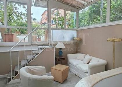 Villa-Parioli: Beautiful independent house with large private garden and terraces. Spacious living, formal dining, study-music room, sun room, 5 bedrooms, 4 bathrooms, parking. rif 163
