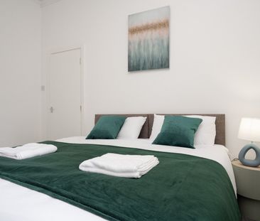 4 Bed Terraced House, Bishop Road, L6 - Photo 5