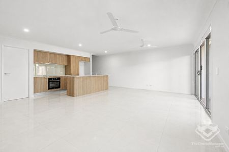4 Bedroom Modern Townhouse with Double Garage - Photo 3