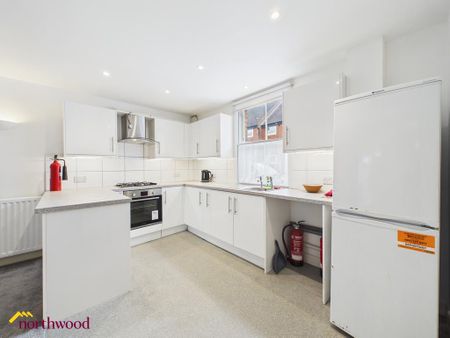 2 bedroom semi-detached house to rent - Photo 4