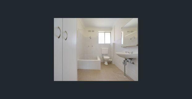 Modern One Bedroom In Central Location - Photo 1