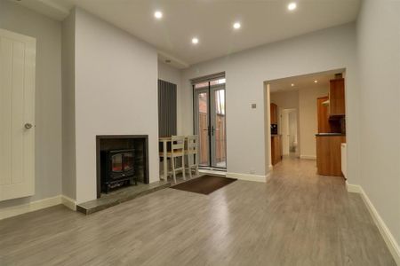 3 bedroom terraced house to rent - Photo 2