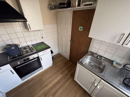 1 bedroom flat to rent - Photo 4