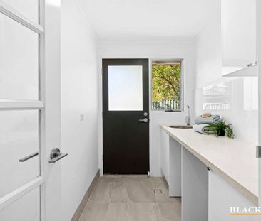 Beautifully Renovated 3-Bedroom Home in McKellar - Photo 3