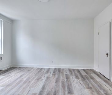 4855 Queen Mary Road - Spacious 3-Bedroom Apartment - Photo 6