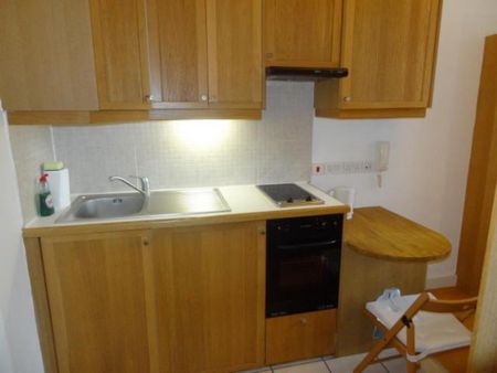 Studio to rent - Photo 3