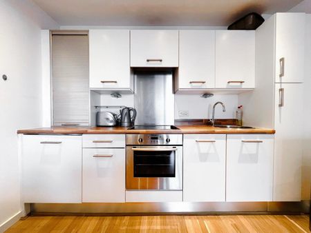 2 bedroom Flat To Let - Photo 5