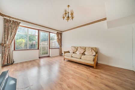 2 bedroom end of terrace house to rent - Photo 2