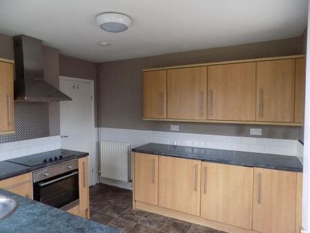 2 bedroom semi-detached bungalow to rent - Photo 4