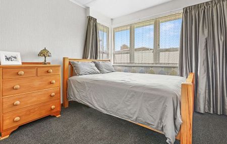 Roslyn Street Gem – Bright, Fresh & Family-Ready - Photo 4