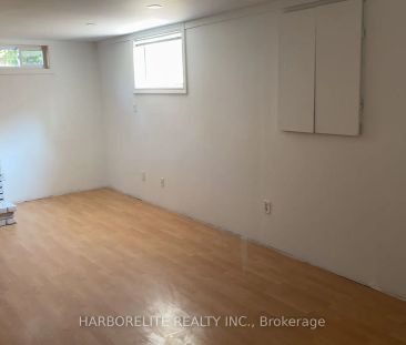 Detached Home For Lease | W9229270 - Photo 2