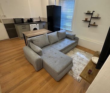 1 Bed Flat, Wilton Avenue, SO15 - Photo 5