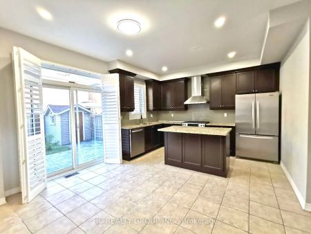 Detached Home For Lease | N9250703 - Photo 2