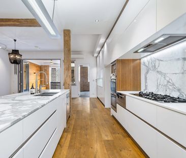 Ultimate Luxury in Heritage Woolstore - Photo 2