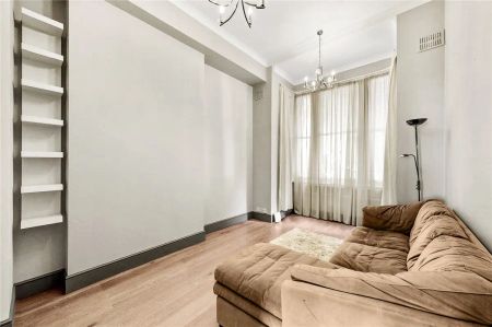 2 bedroom flat in London - Photo 2