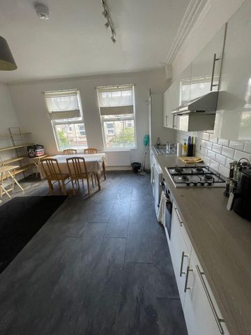 3 bedroom flat to rent - Photo 3