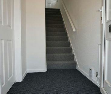 Semi-detached house to rent on - Photo 2