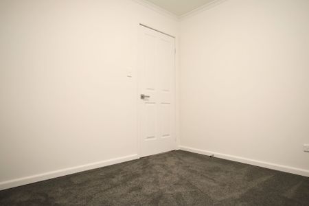 Large Five Bedroom Family Home - Photo 3