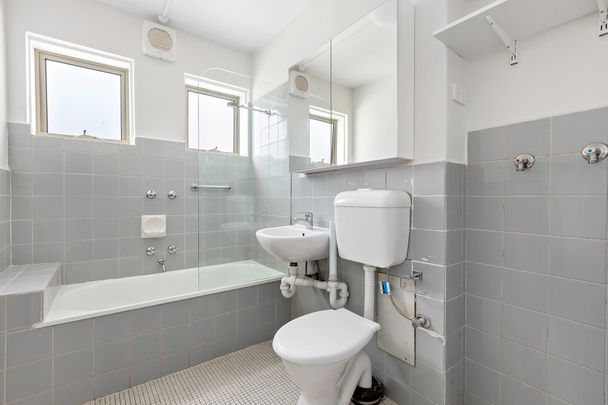 Thinking of selling? Contact our agent - Photo 1