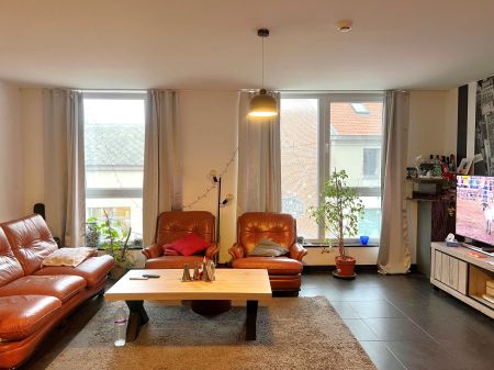 Duplex-appartement met 2 slaapkamers EN GARAGE. - Foto 2