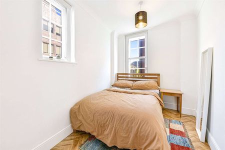 A spacious 2 bed apartment with separate kitchen and reception room. - Photo 4