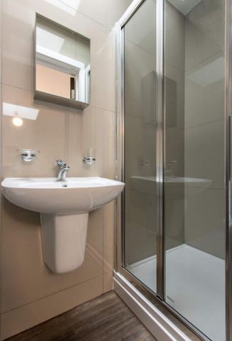 4 bedroom flat share to rent - Photo 3