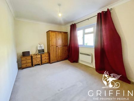 Salisbury Road, Grays, RM17 - Photo 3