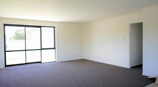 Modern 3 Bedroom in Ashurst - Photo 1