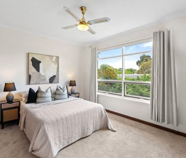 IMMACULATE 3 BEDROOM TOWNHOUSE in small group of 4! - Photo 5