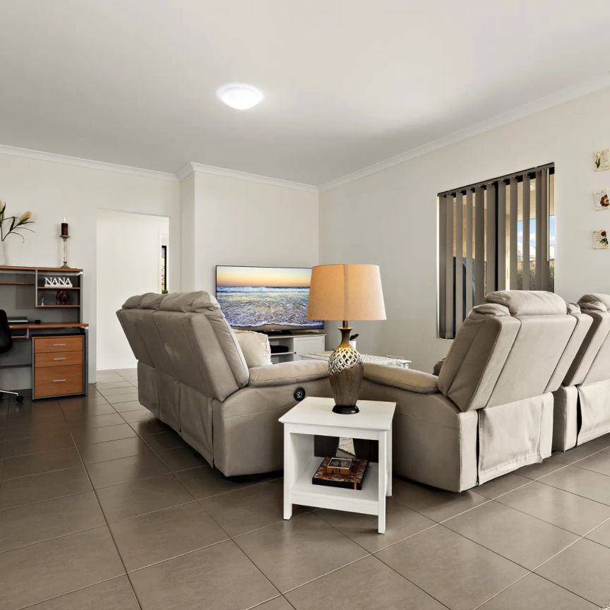 Beautiful 3-Bedroom Home in Erskine - Photo 1