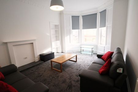 2 Bed, First Floor Flat - Photo 5