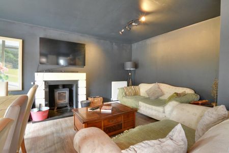 5 bedroom detached house to rent - Photo 2