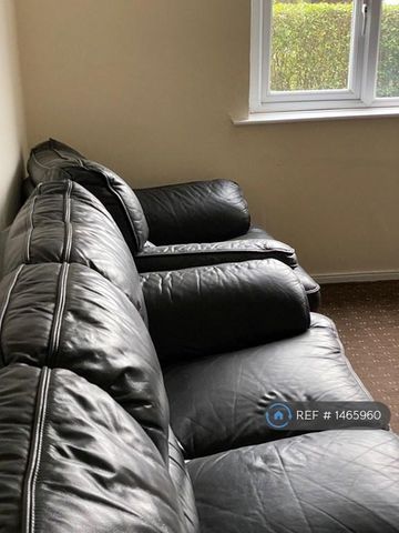 4 bedroom semi-detached house to rent - Photo 2