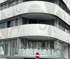 Exklusive: vollmöblierte 70-m²-Wohnung mit Terrasse & Garage - wenige Minuten vom Schwedenplatz - Photo 3