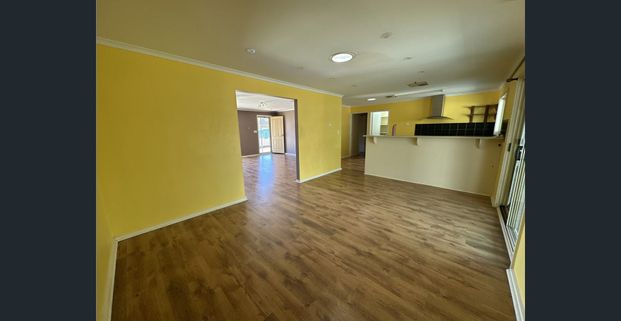 Large 4-5 bedroom home with a large shed POOL NOT INCLUDED - Photo 1