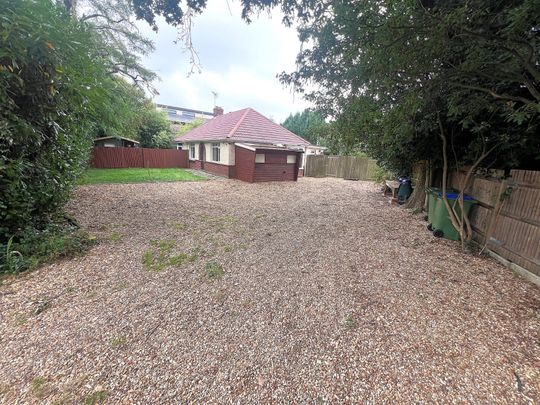 4 bedroom detached bungalow to rent - Photo 1