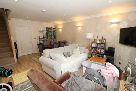 High Street, Dorking - 2 bedrooms Property for lettings - Seymours - Photo 2