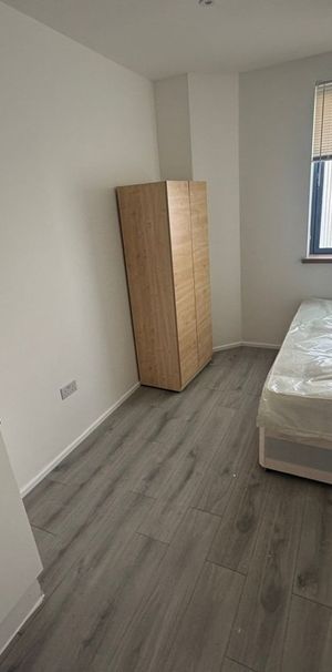 Room in a Shared Flat, Manchester Road, E14 - Photo 2