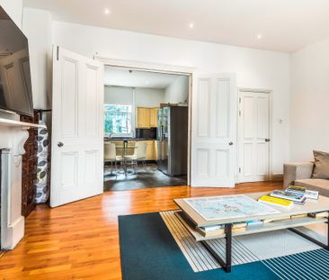 Double Bedroom For Rent in Shepherds Bush - Photo 3