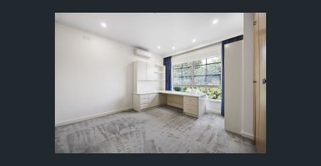 FAMILY LIVING AT ITS BEST! - Photo 4