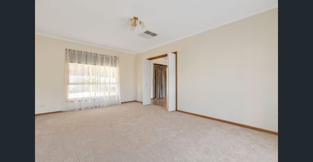 LARGE FAMILY HOME - Photo 2