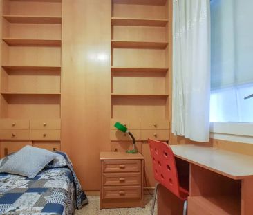 Single Bed in Rooms for rent in comfortable 3-bedroom apartment in ... - Photo 5