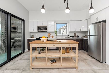 For Lease - 781 ERIE Street Unit# 404, Windsor, Ontario - Photo 5