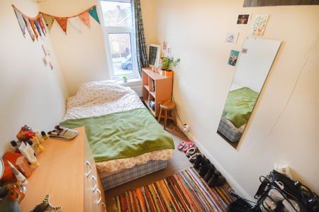 4 Bed Terraced House, Gerald Road, M6 - Photo 5