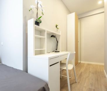 Calle del Puerto de Canfranc, Madrid, Community of Madrid 28038 - Photo 3