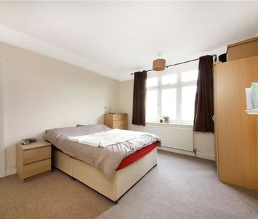 Double bedroom available in a 2 bedroom flat - Photo 2