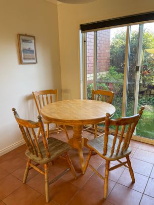 Hughesdale - Photo 1