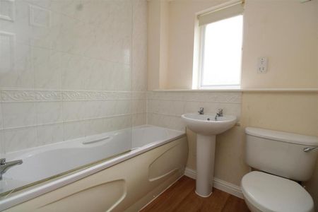 2 bedroom end of terrace house to rent - Photo 4