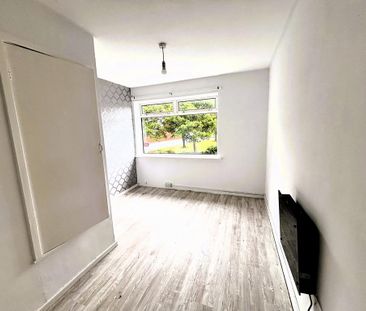 3 bedroom flat to rent - Photo 6