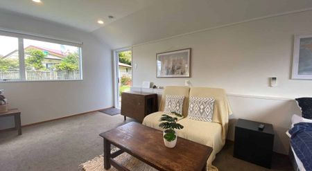 Fernhill studio with single garage - Photo 2